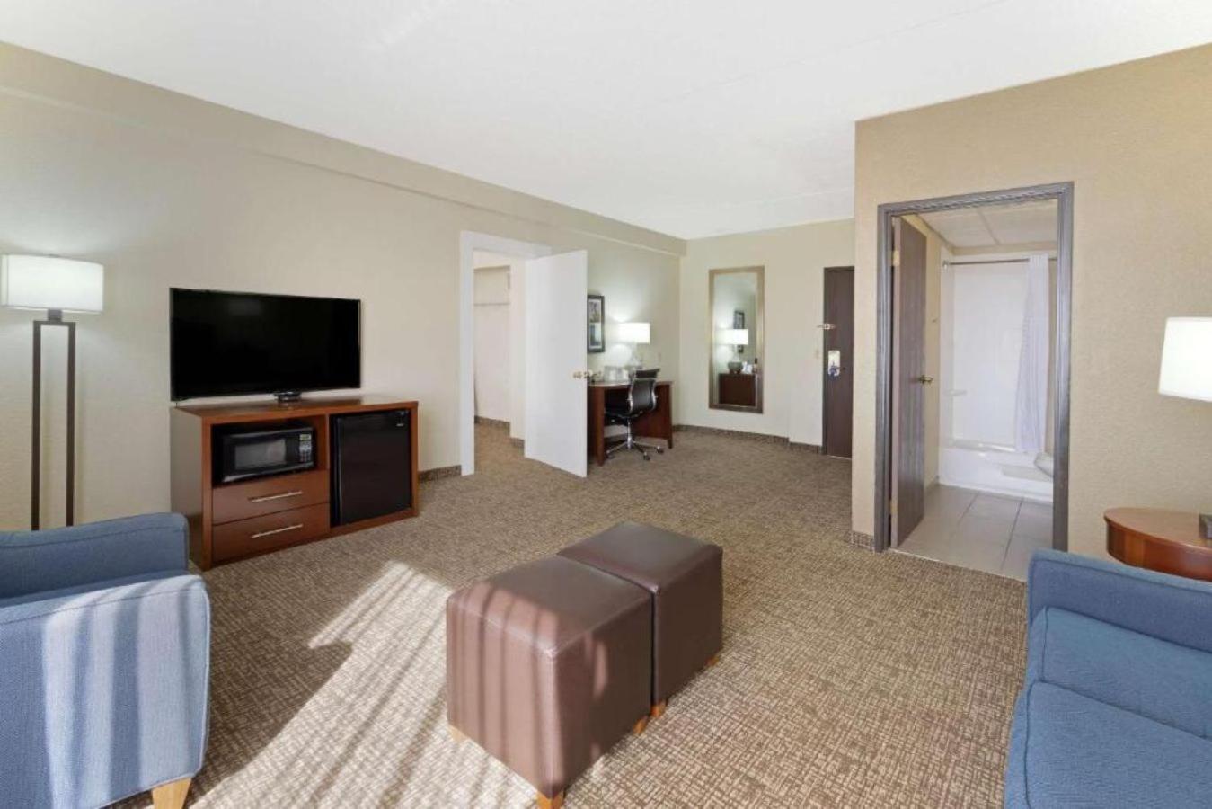 Comfort Inn & Suites Уичита Экстерьер фото